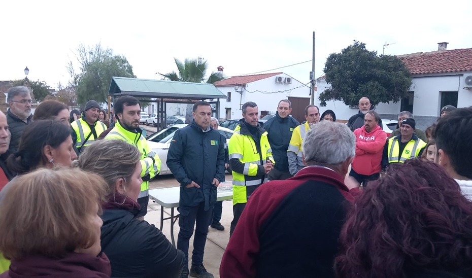 La Agencia de Emergencias informa a los vecinos de las medidas adoptadas en el embalse. 